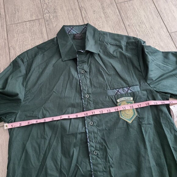 Harry Potter Hufflepuff Universal Studios Men’s Button-Up Shirt green Size M NEW - Picture 7 of 11